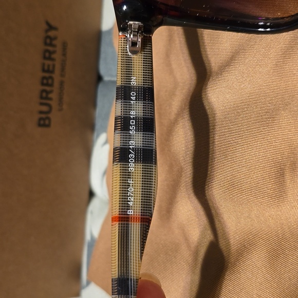 🆕Burberry Sunglasses - Picture 5 of 6